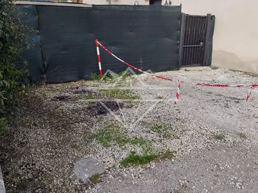 Immagine 15 di Magazzino in vendita  a Carrara