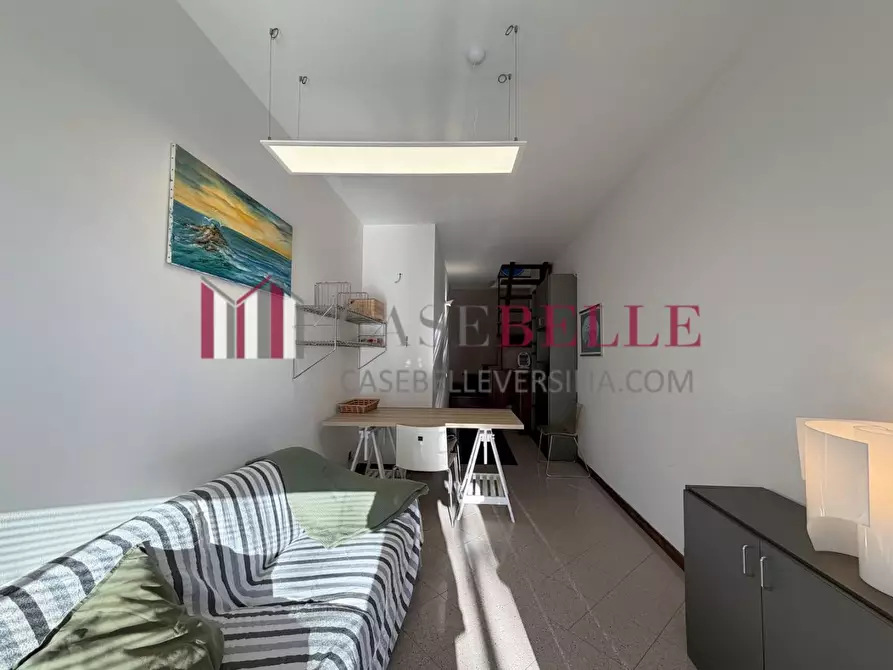 Immagine 1 di Negozio in vendita  a Camaiore