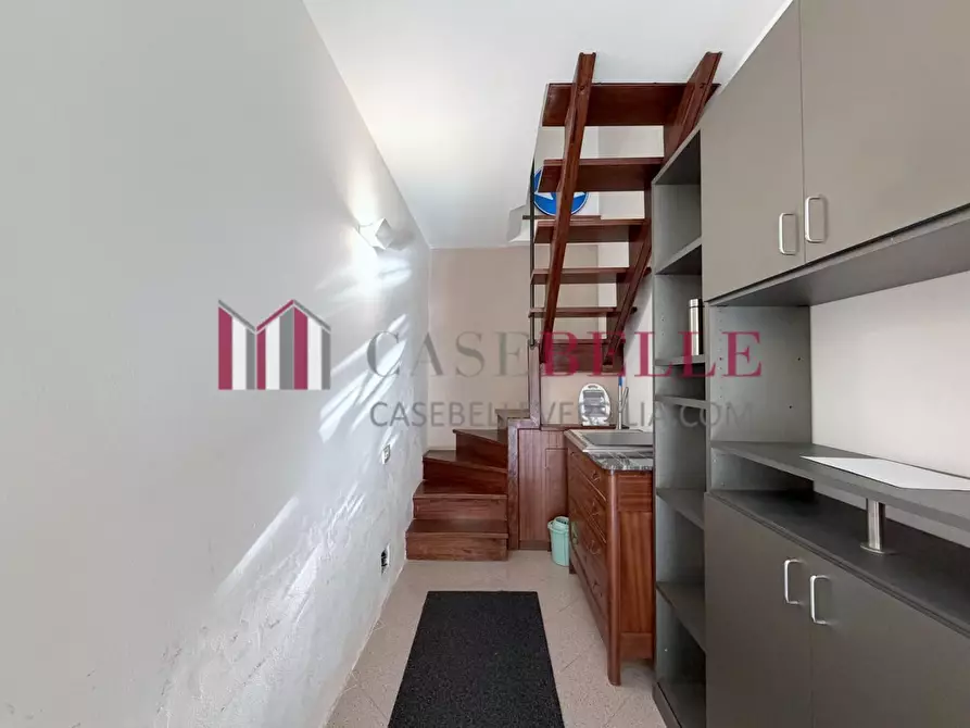 Immagine 4 di Negozio in vendita  a Camaiore