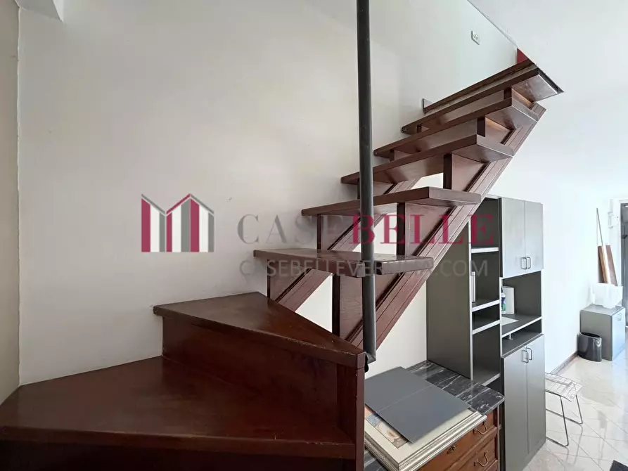 Immagine 5 di Negozio in vendita  a Camaiore