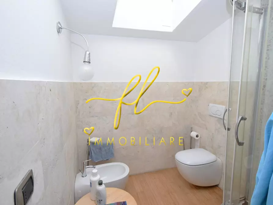 Immagine 42 di Appartamento in vendita  a Livorno