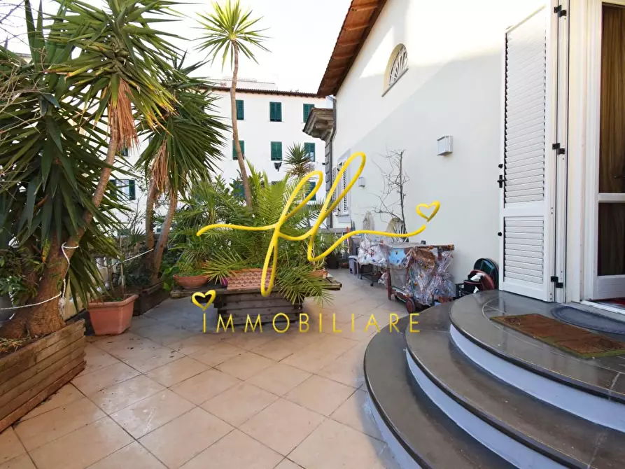 Immagine 53 di Appartamento in vendita  a Livorno