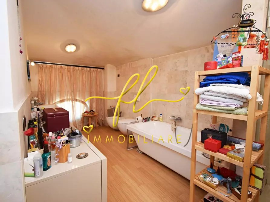 Immagine 40 di Appartamento in vendita  a Livorno