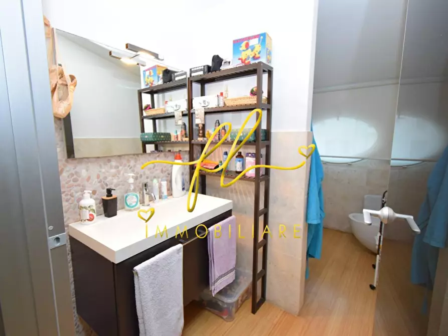 Immagine 44 di Appartamento in vendita  a Livorno