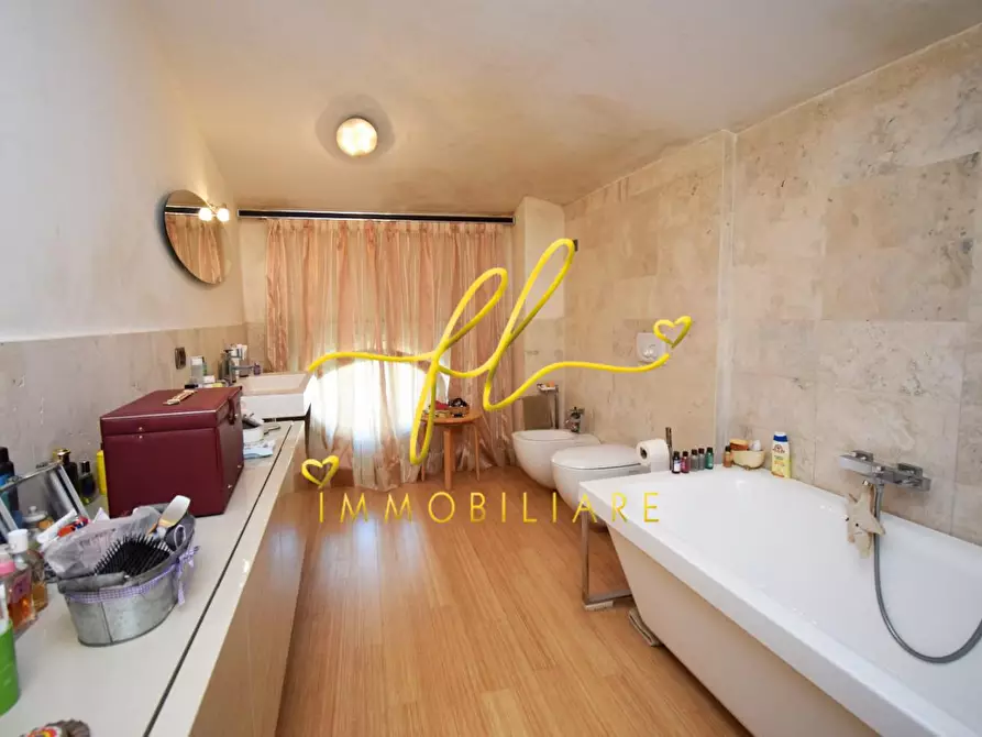 Immagine 46 di Appartamento in vendita  a Livorno