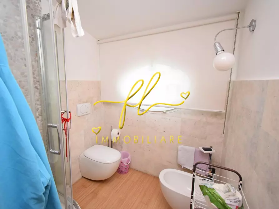 Immagine 43 di Appartamento in vendita  a Livorno