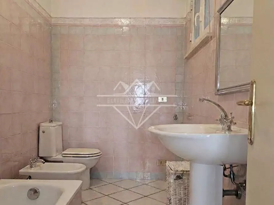 Immagine 9 di Appartamento in vendita  a Carrara