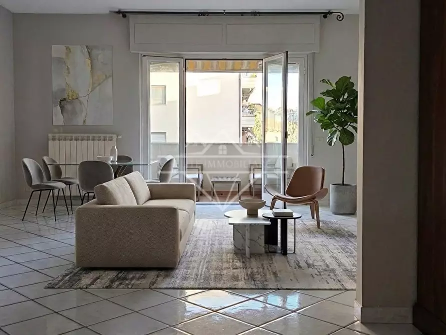 Immagine 1 di Appartamento in vendita  a Carrara