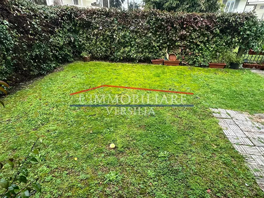 Immagine 11 di Appartamento in vendita  a Massa