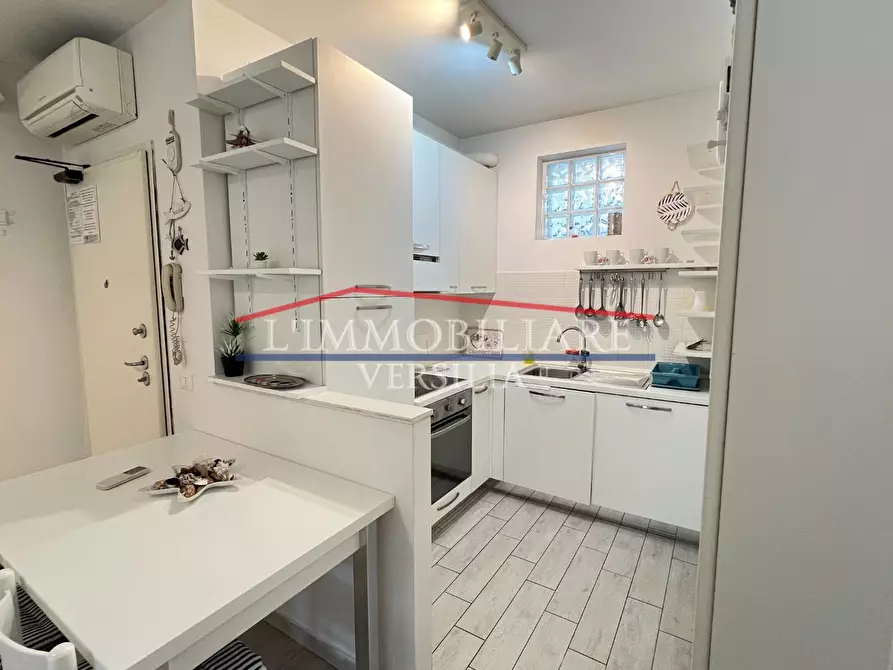 Immagine 2 di Appartamento in vendita  a Massa