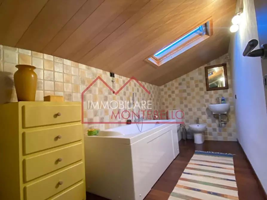 Immagine 18 di Appartamento in vendita  a Viareggio