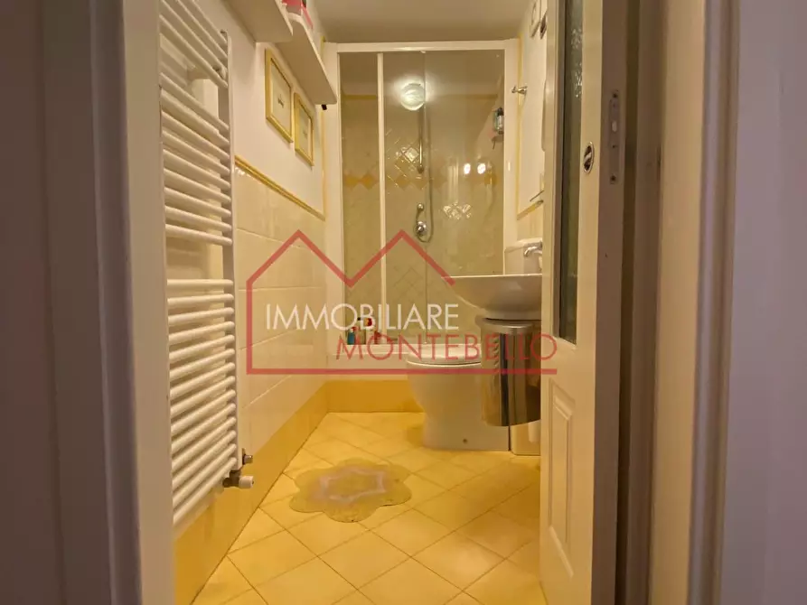 Immagine 29 di Appartamento in vendita  a Viareggio