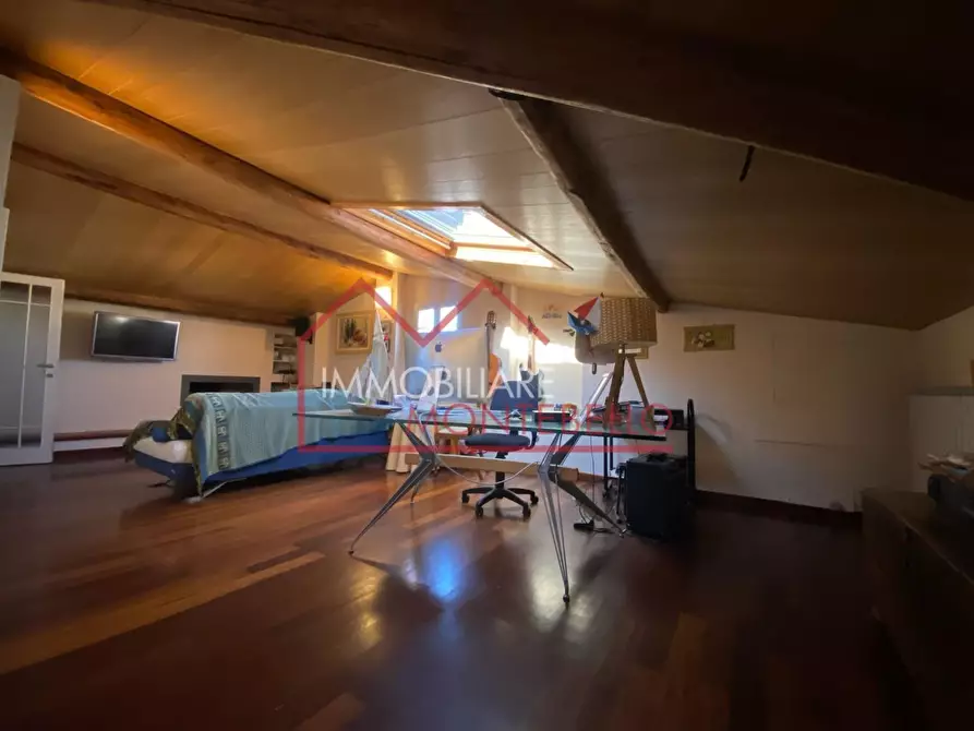 Immagine 17 di Appartamento in vendita  a Viareggio