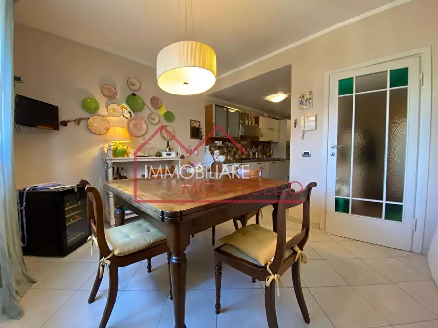 Immagine 1 di Appartamento in vendita  a Viareggio