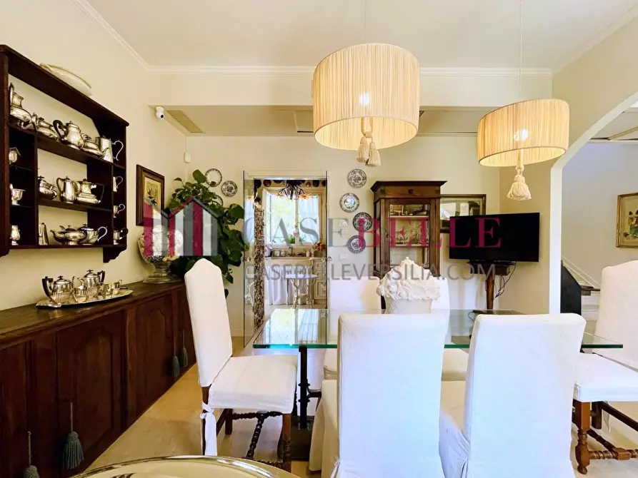 Immagine 11 di Villa in vendita  a Forte Dei Marmi