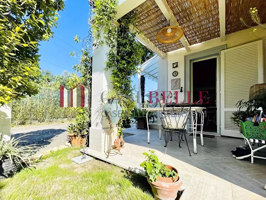 Immagine 60 di Villa in vendita  a Forte Dei Marmi