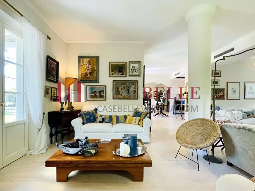 Immagine 6 di Villa in vendita  a Forte Dei Marmi