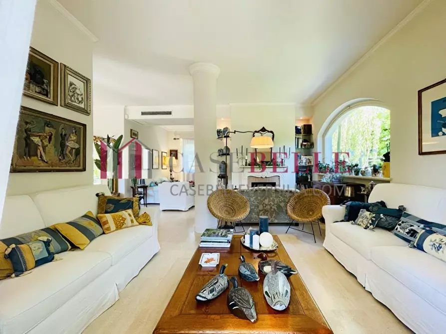 Immagine 5 di Villa in vendita  a Forte Dei Marmi