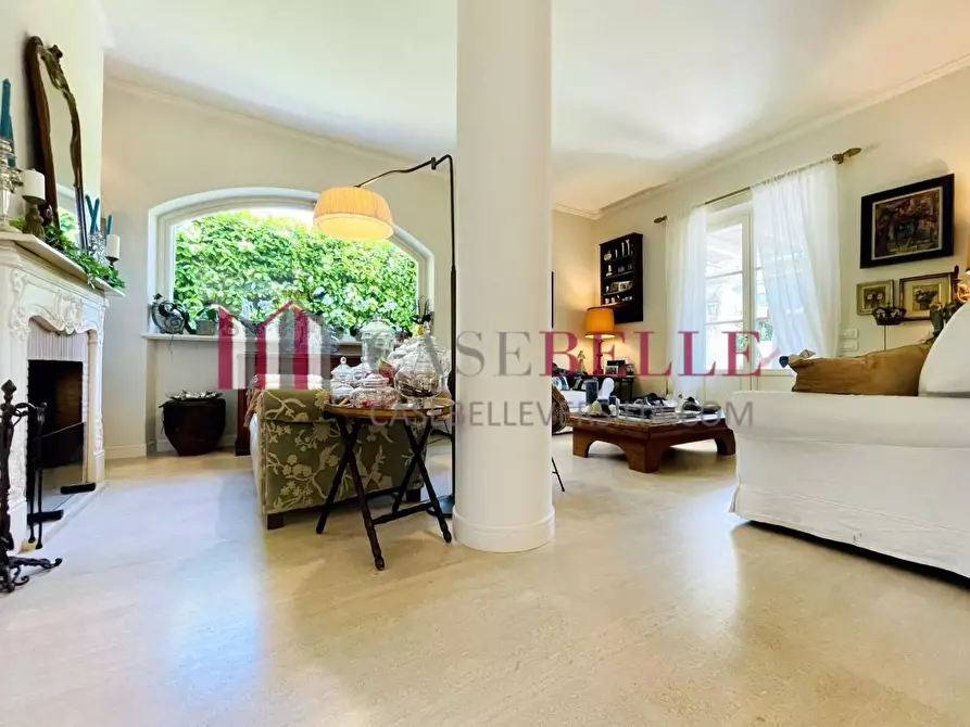 Immagine 3 di Villa in vendita  a Forte Dei Marmi