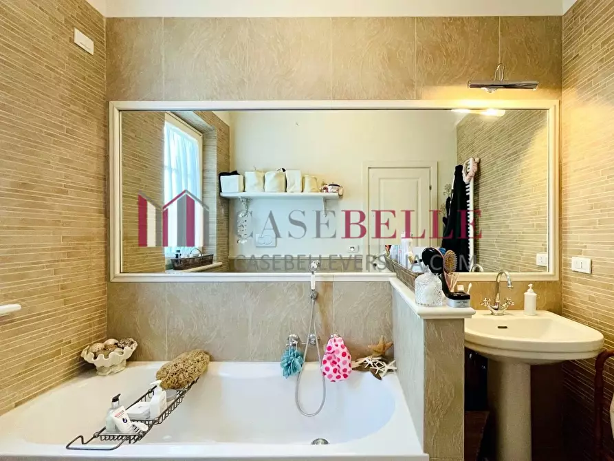 Immagine 17 di Villa in vendita  a Forte Dei Marmi