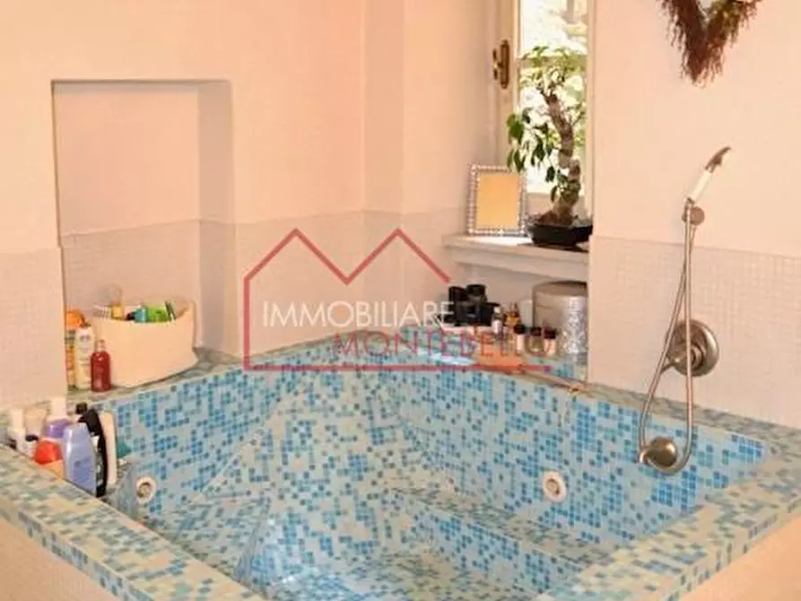 Immagine 8 di Appartamento in vendita  a Camaiore