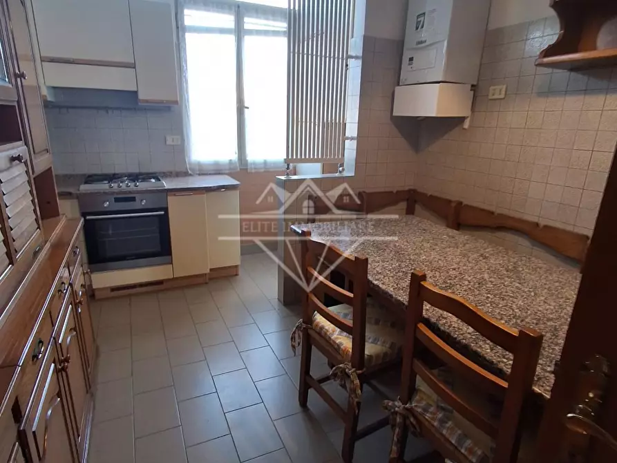 Immagine 4 di Appartamento in vendita  a Carrara