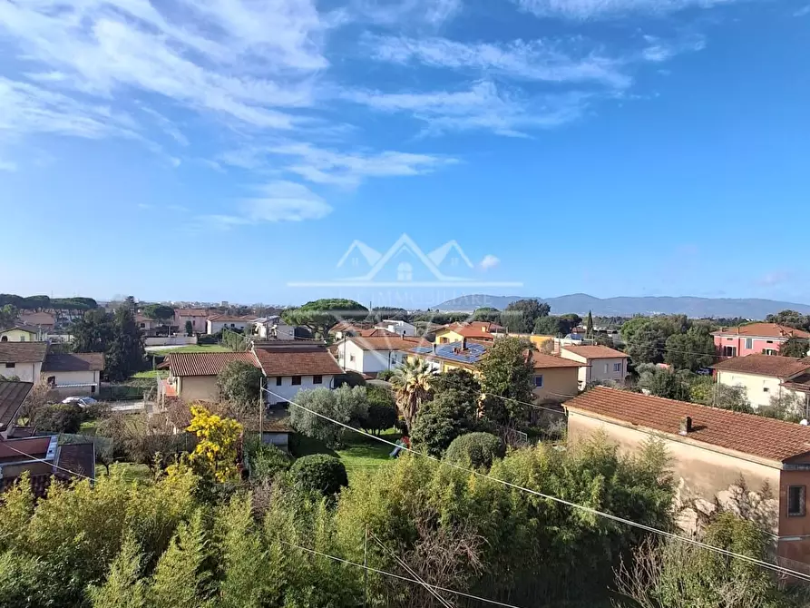 Immagine 1 di Appartamento in vendita  a Carrara