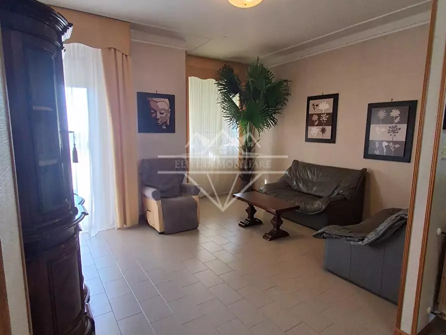 Immagine 2 di Appartamento in vendita  a Carrara