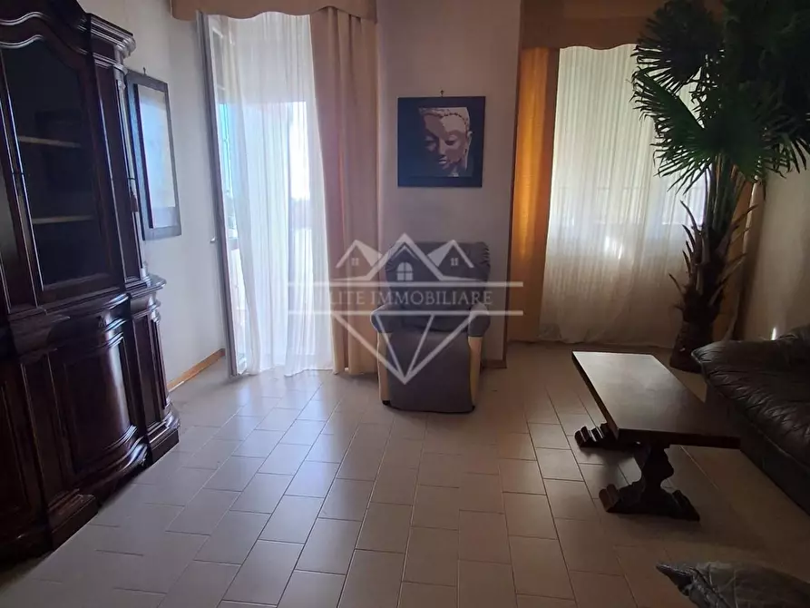 Immagine 3 di Appartamento in vendita  a Carrara