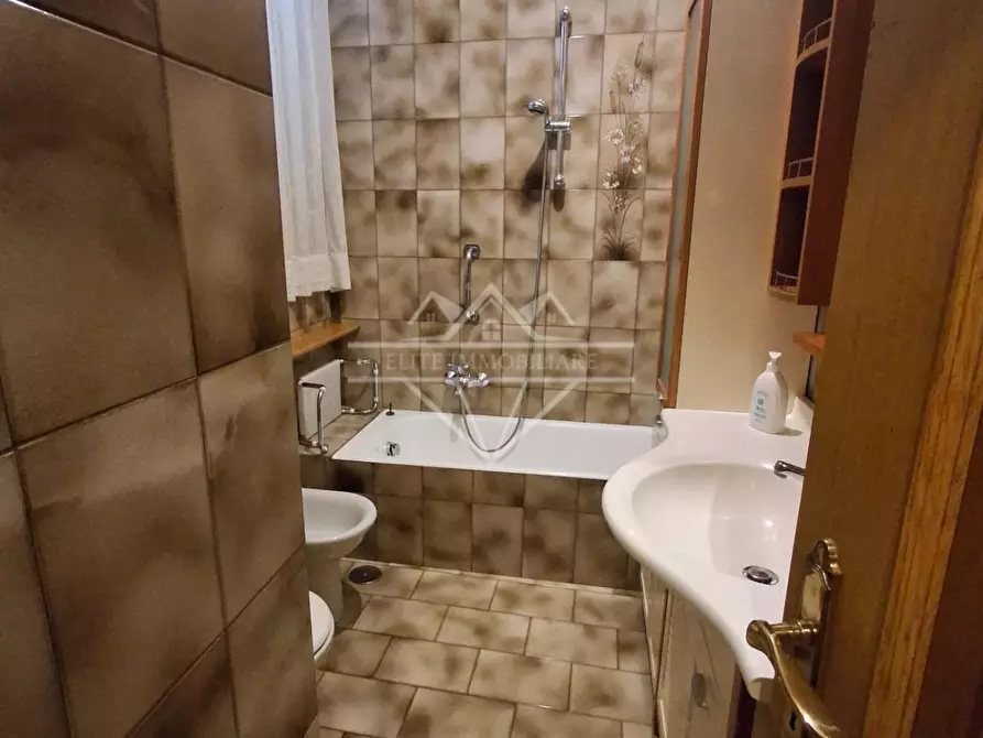 Immagine 15 di Appartamento in vendita  a Carrara