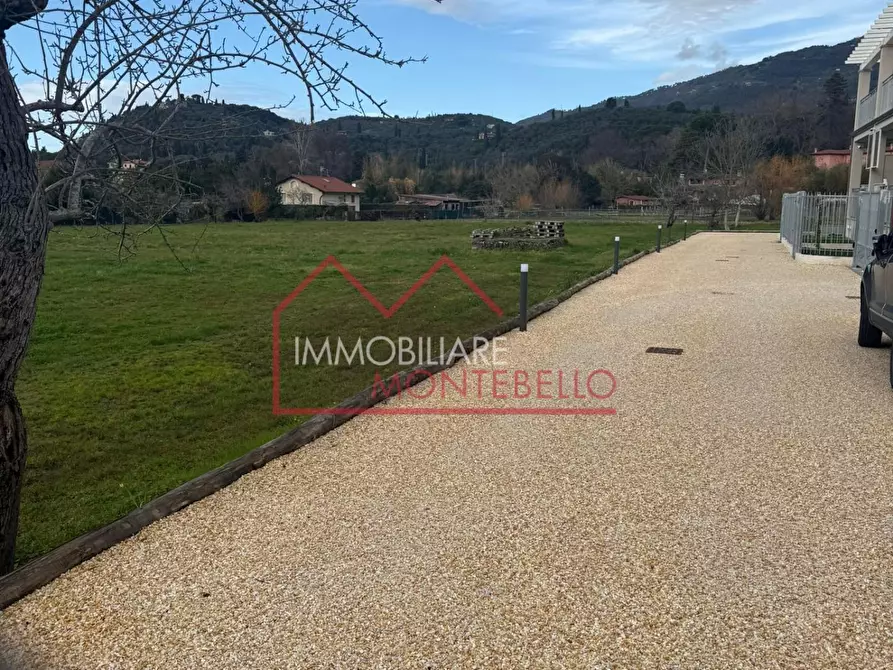 Immagine 12 di Casa quadrifamiliare in vendita  a Camaiore