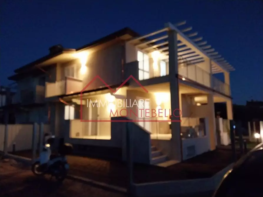 Immagine 32 di Casa quadrifamiliare in vendita  a Camaiore