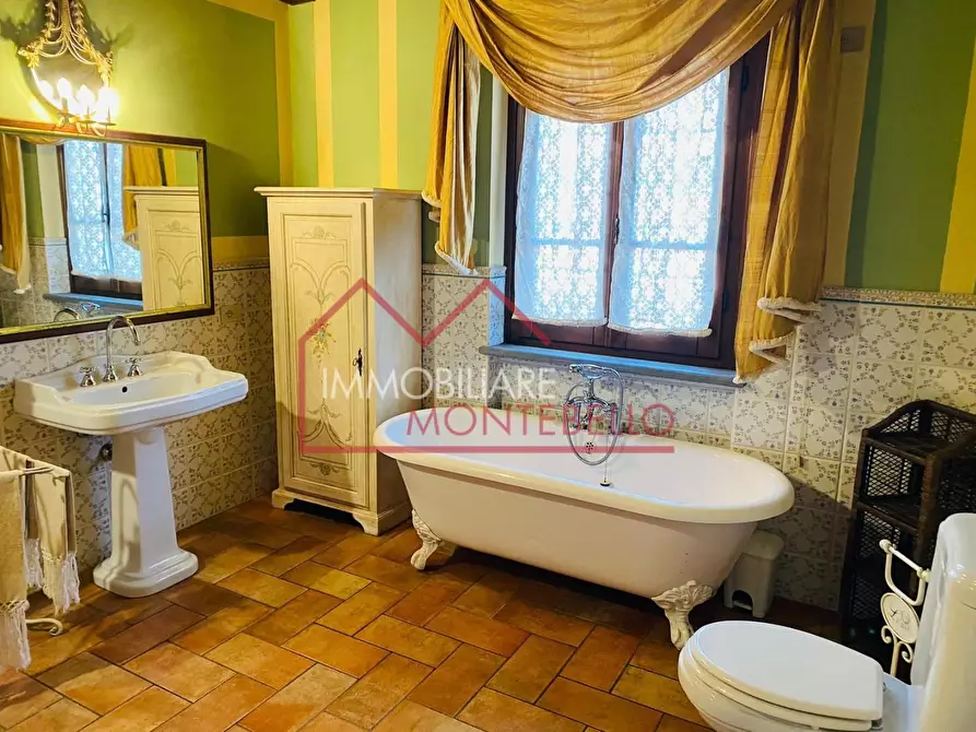 Immagine 57 di Rustico / casale in vendita  a Massarosa