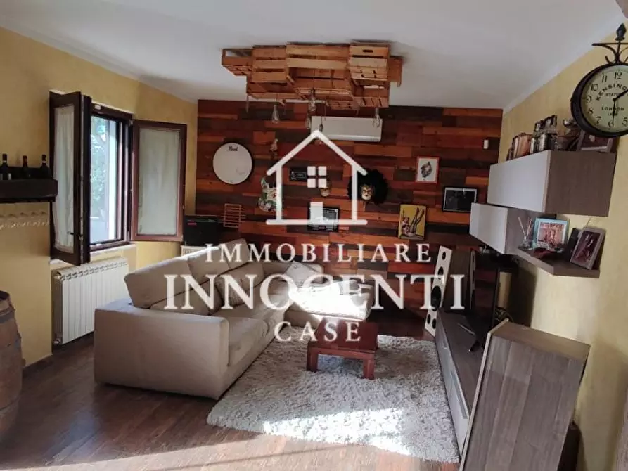 Immagine 2 di Appartamento in vendita  a Massa