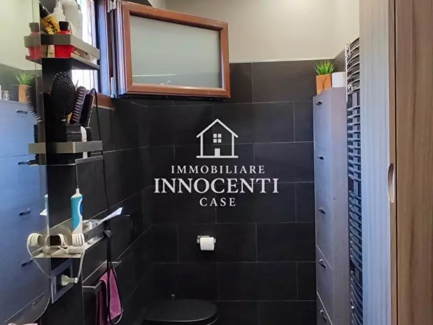 Immagine 11 di Appartamento in vendita  a Massa