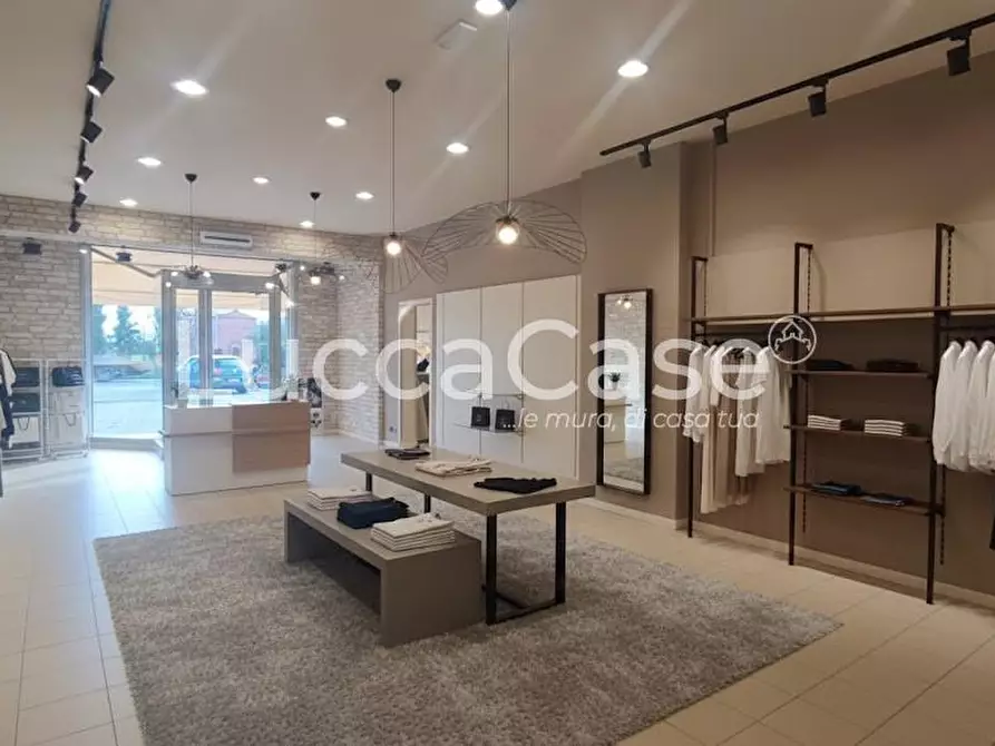 Immagine 1 di Locale commerciale in affitto  a Capannori