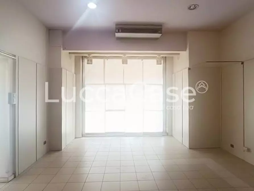 Immagine 6 di Locale commerciale in affitto  a Capannori