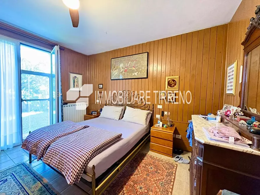 Immagine 15 di Villa in vendita  a Massa