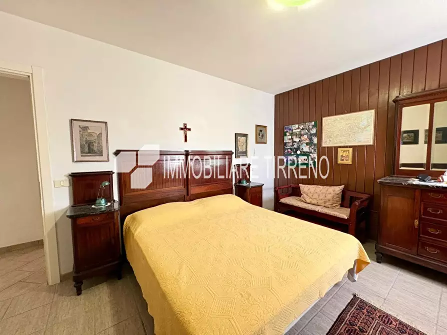 Immagine 17 di Villa in vendita  a Massa