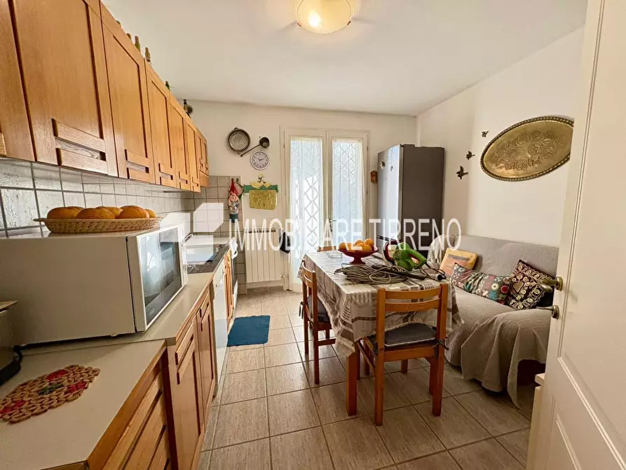 Immagine 14 di Villa in vendita  a Massa