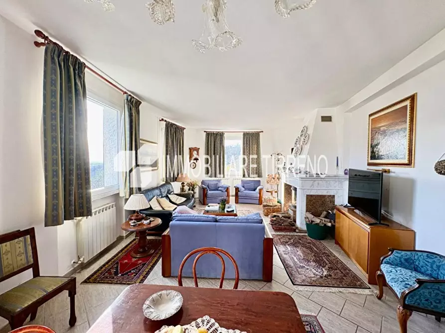 Immagine 7 di Villa in vendita  a Massa