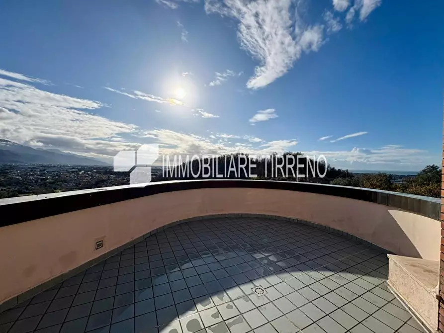 Immagine 1 di Villa in vendita  a Massa