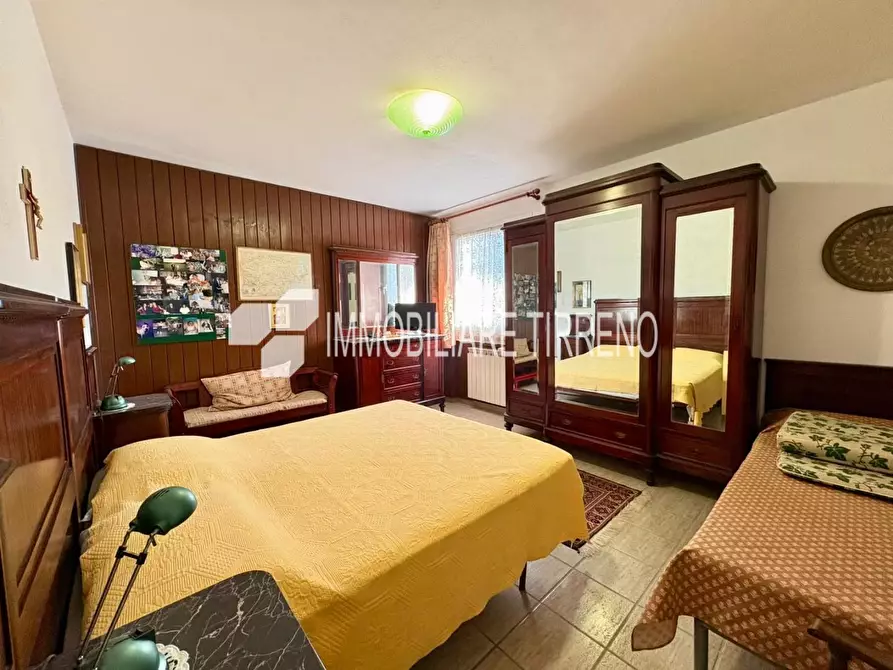 Immagine 18 di Villa in vendita  a Massa