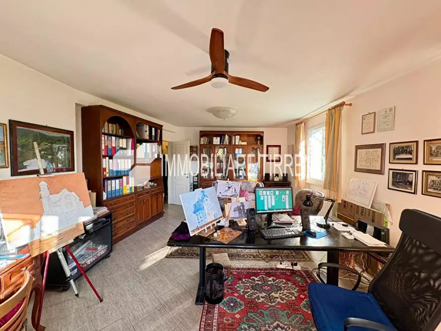 Immagine 8 di Villa in vendita  a Massa