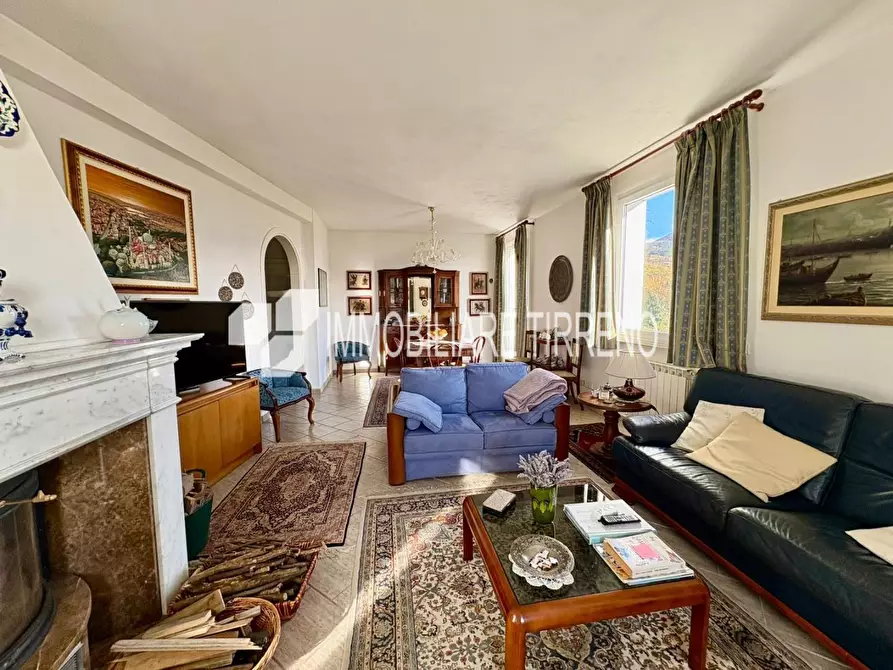 Immagine 6 di Villa in vendita  a Massa