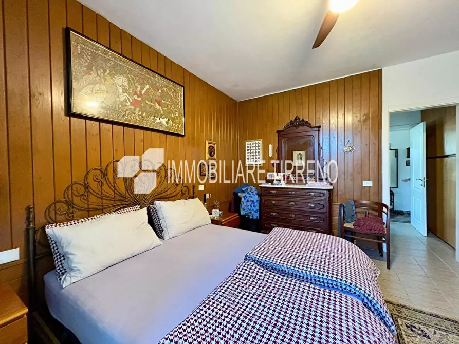 Immagine 16 di Villa in vendita  a Massa