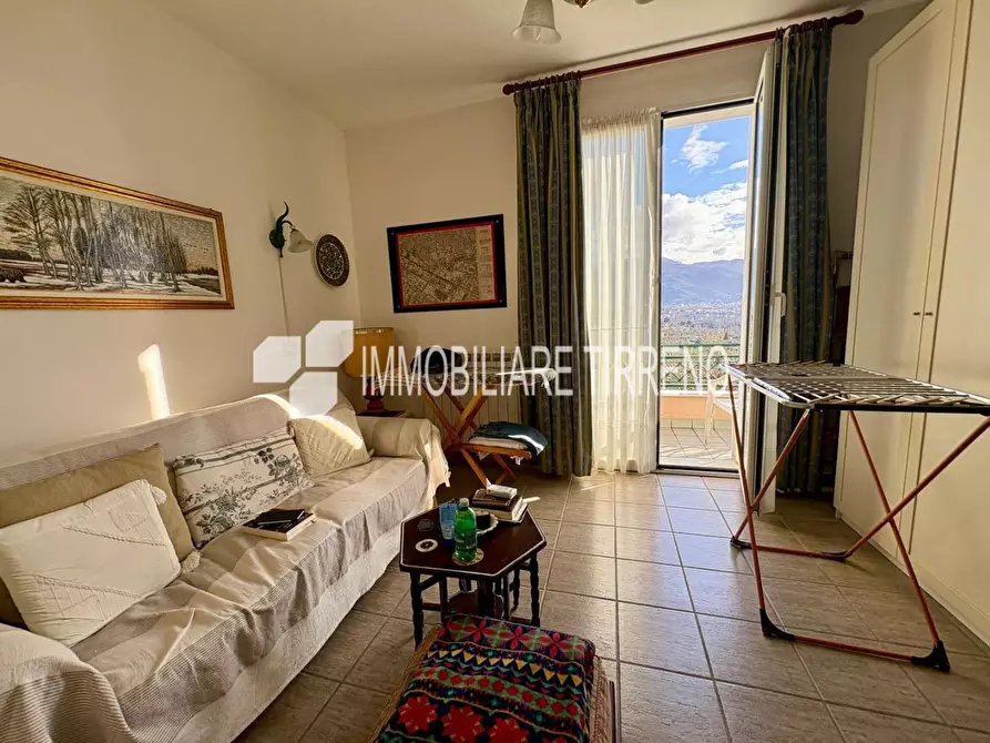 Immagine 19 di Villa in vendita  a Massa