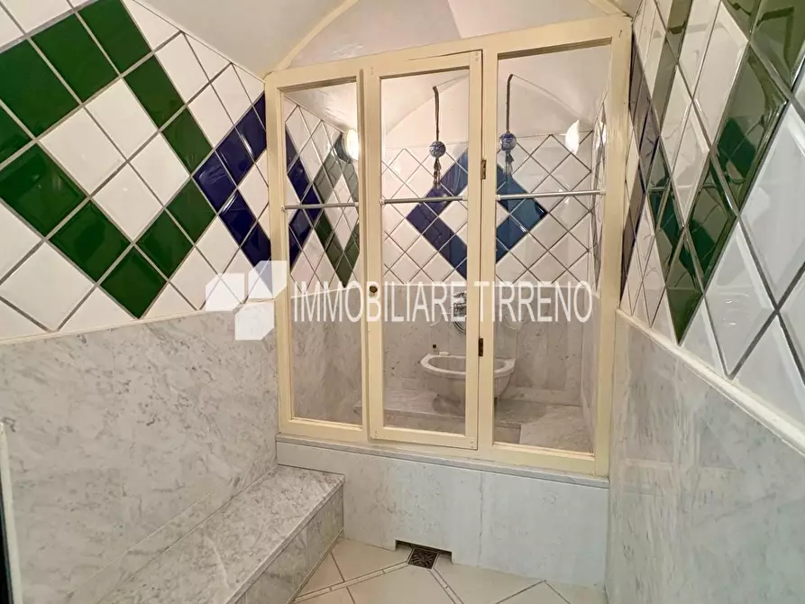 Immagine 20 di Villa in vendita  a Massa