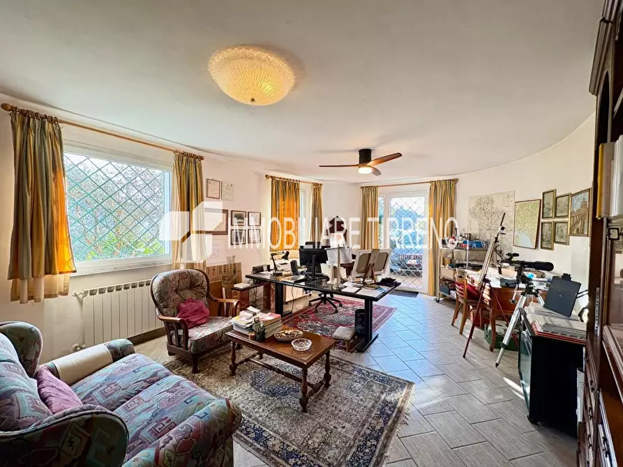 Immagine 9 di Villa in vendita  a Massa