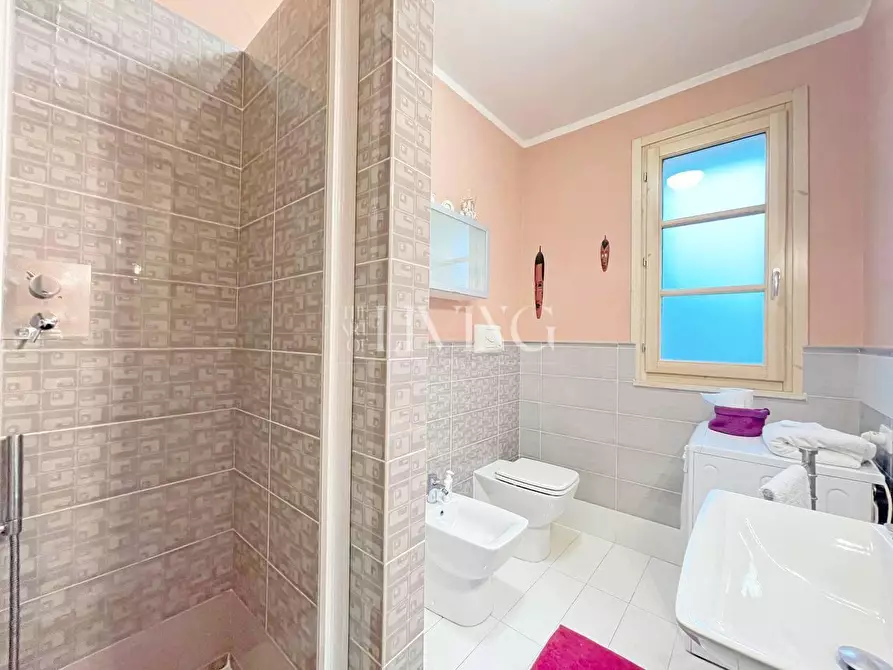 Immagine 10 di Appartamento in vendita  a Lucca